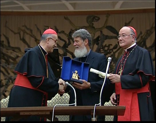 Pater Pedro Opeka erhält den erstmals vergebenen Kardinal-Nguyen-Van-Thuan-Menschenrechtspreis im Vatikan